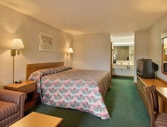 Days Inn By Wyndham Columbia Ne Fort Jackson Room photo